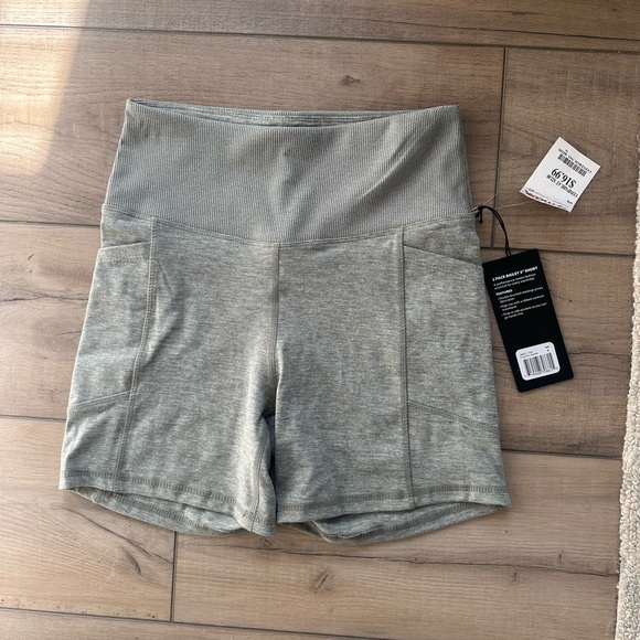 Zobha Pants - NWT sage green biker short with pockets